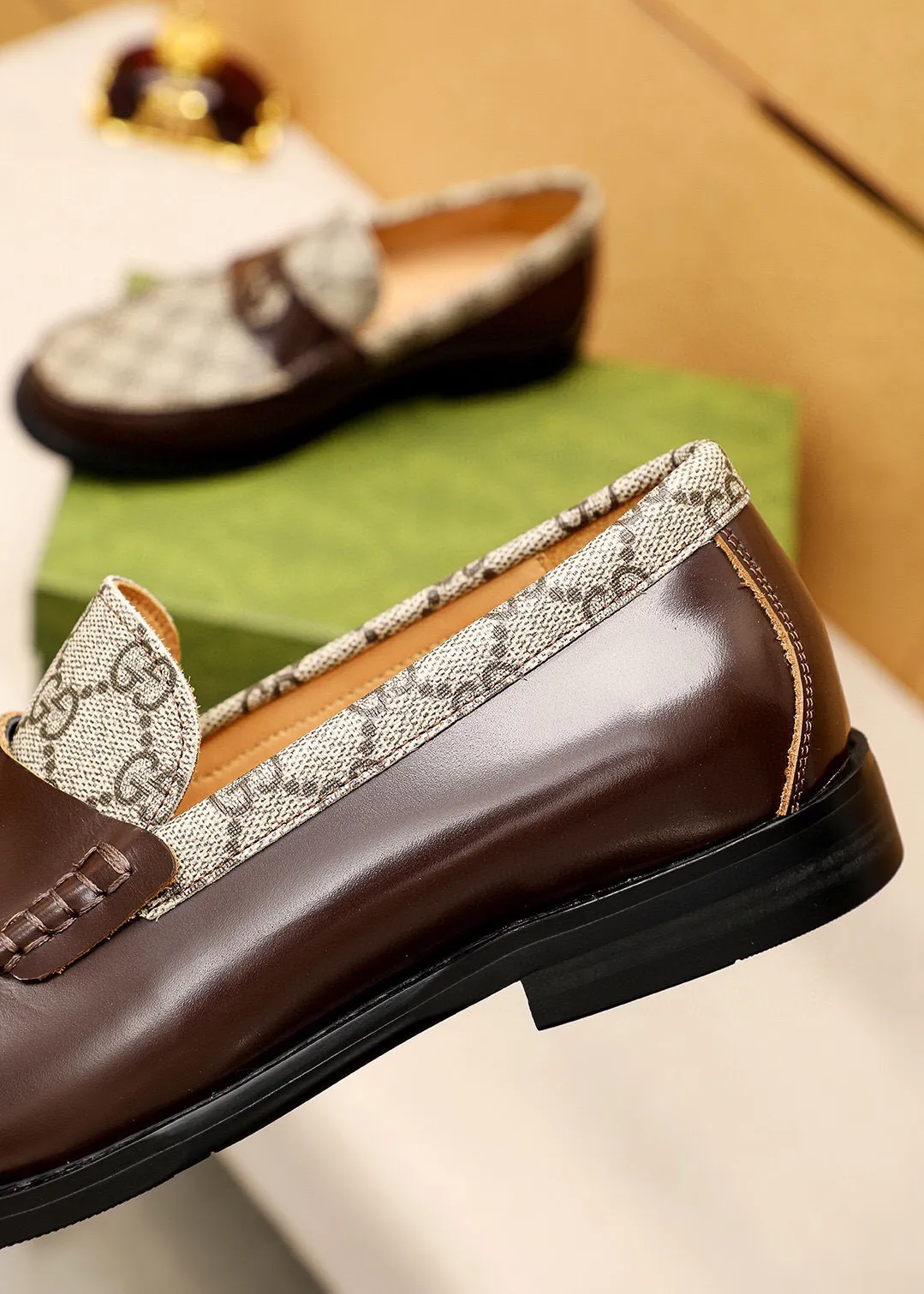 Men's shoes 💰480 💐 Product trademark: GUCCI "Gucci" casual leather shoes Regular size: 38-44 (45🉑️customized) Product materials: Selected imported first-layer open-edge beaded cowhide leather upper + luxury hardware buckle, imported water-dyed cowhide leather lining. Strong three-dimensional visual effect, combined outsole Color: 3⃣️colors available